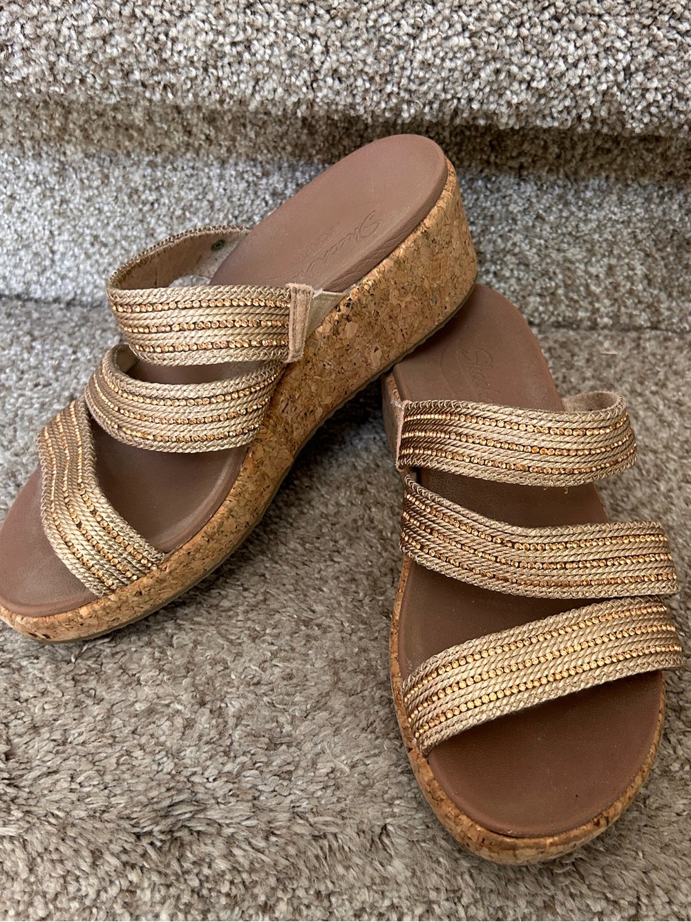 Skechers Arch Fit Beverlee Espadrille Wedges. Woven gold. Cork look. Comfort